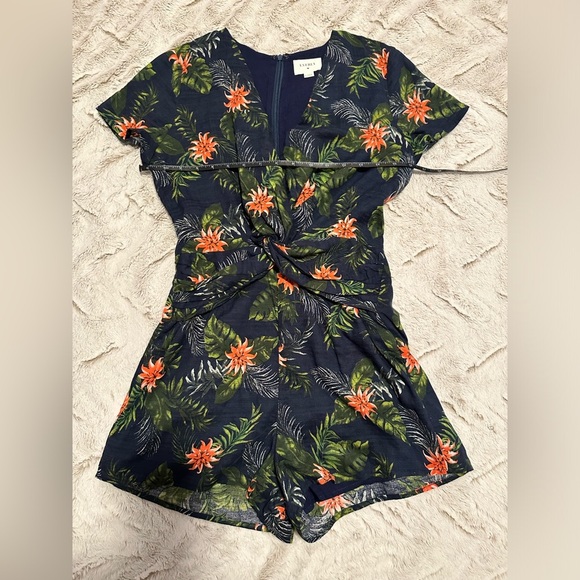 Everly Tropical Floral Romper - Picture 6 of 15